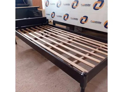 LOTE 678 - 01 CAMA DE SOLTEIRO EM IMBUIA DO POLO MADEIREIRO DO RIO GRANDE DO SUL.  (NO ESTADO) ATENÇÃO! FAZER A VISITAÇÃO ANTES DE ARREMATAR, NÃO SABEMOS SE FUNCIONA. LEILÃO NÃO TEM GARANTIA E NEM DEVOLUÇÃO, SUJEITO A POSSÍVEIS AVARIAS VISÍVEIS/OCULTAS E/OU AUSÊNCIA DE COMPONENTES.