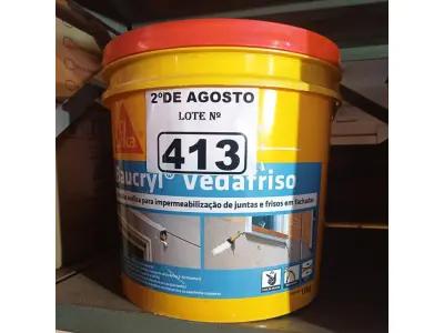 LOTE 413 - 01 BALDE DE SIKA BAUCRYL VEDA FRISO, EMULSÃO ACRÍLICA PARA IMPERMEABILIZAÇÃO DE JUNTAS E FRISOS EM FACHADAS 12KG. (NO ESTADO) ATENÇÃO! FAZER A VISITAÇÃO ANTES DE ARREMATAR, NÃO SABEMOS SE FUNCIONA. LEILÃO NÃO TEM GARANTIA E NEM DEVOLUÇÃO, SUJEITO A POSSÍVEIS AVARIAS VISÍVEIS/OCULTAS E/OU AUSÊNCIA DE COMPONENTES.