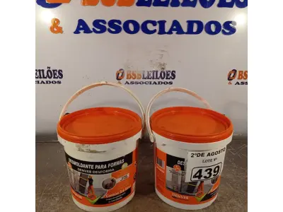 LOTE 439 - 02 BALDES DE DESMOLDANTE PARA FORMAS. 3,6L. (NO ESTADO) ATENÇÃO! FAZER A VISITAÇÃO ANTES DE ARREMATAR, NÃO SABEMOS SE FUNCIONA. LEILÃO NÃO TEM GARANTIA E NEM DEVOLUÇÃO, SUJEITO A POSSÍVEIS AVARIAS VISÍVEIS/OCULTAS E/OU AUSÊNCIA DE COMPONENTES).