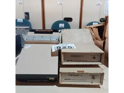 LOTE 525 - 01 LOTE COM VÁRIOS EQUIPAMENTOS ELETRÔNICOS. (NO ESTADO) ATENÇÃO! FAZER A VISITAÇÃO ANTES DE ARREMATAR, NÃO SABEMOS SE FUNCIONA. LEILÃO NÃO TEM GARANTIA E NEM DEVOLUÇÃO, SUJEITO A POSSÍVEIS AVARIAS VISÍVEIS/OCULTAS E/OU AUSÊNCIA DE COMPONENTES.