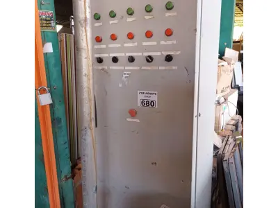 LOTE 680 - 01 QUADRO ELÉTRICO. (NO ESTADO) ATENÇÃO! FAZER A VISITAÇÃO ANTES DE ARREMATAR, NÃO SABEMOS SE FUNCIONA. LEILÃO NÃO TEM GARANTIA E NEM DEVOLUÇÃO, SUJEITO A POSSÍVEIS AVARIAS VISÍVEIS/OCULTAS E/OU AUSÊNCIA DE COMPONENTES.