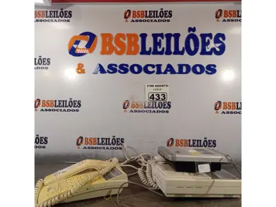 LOTE 433 - 01 VÍDEO PORTEIRO E 01 APARELHO DE TELEFONE MARCAS E MODELOS DIVERSOS. (NO ESTADO) ATENÇÃO! FAZER A VISITAÇÃO ANTES DE ARREMATAR, NÃO SABEMOS SE FUNCIONA. LEILÃO NÃO TEM GARANTIA E NEM DEVOLUÇÃO, SUJEITO A POSSÍVEIS AVARIAS VISÍVEIS/OCULTAS E/OU AUSÊNCIA DE COMPONENTES).