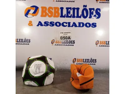 LOTE 050 - 01 BOLA DE BASQUETE E 01 BOLA DE FUTEBOL. (NO ESTADO) ATENÇÃO! FAZER A VISITAÇÃO ANTES DE ARREMATAR, NÃO SABEMOS SE FUNCIONA. LEILÃO NÃO TEM GARANTIA E NEM DEVOLUÇÃO, SUJEITO A POSSÍVEIS AVARIAS VISÍVEIS/OCULTAS E/OU AUSÊNCIA DE COMPONENTES.