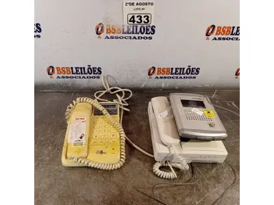 LOTE 433 - 01 VÍDEO PORTEIRO E 01 APARELHO DE TELEFONE MARCAS E MODELOS DIVERSOS. (NO ESTADO) ATENÇÃO! FAZER A VISITAÇÃO ANTES DE ARREMATAR, NÃO SABEMOS SE FUNCIONA. LEILÃO NÃO TEM GARANTIA E NEM DEVOLUÇÃO, SUJEITO A POSSÍVEIS AVARIAS VISÍVEIS/OCULTAS E/OU AUSÊNCIA DE COMPONENTES).