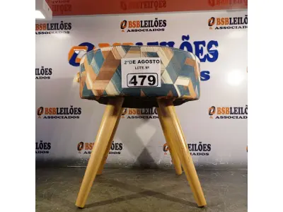 LOTE 479 - 01 PUFF/BANQUETA IMPERMEABILIZADO. (NO ESTADO) ATENÇÃO! FAZER A VISITAÇÃO ANTES DE ARREMATAR, NÃO SABEMOS SE FUNCIONA. LEILÃO NÃO TEM GARANTIA E NEM DEVOLUÇÃO, SUJEITO A POSSÍVEIS AVARIAS VISÍVEIS/OCULTAS E/OU AUSÊNCIA DE COMPONENTES).