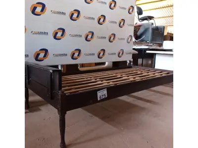 LOTE 675 - 01 CAMA DE SOLTEIRO EM IMBUIA DO POLO MADEIREIRO DO RIO GRANDE DO SUL.  (NO ESTADO) ATENÇÃO! FAZER A VISITAÇÃO ANTES DE ARREMATAR, NÃO SABEMOS SE FUNCIONA. LEILÃO NÃO TEM GARANTIA E NEM DEVOLUÇÃO, SUJEITO A POSSÍVEIS AVARIAS VISÍVEIS/OCULTAS E/OU AUSÊNCIA DE COMPONENTES.
