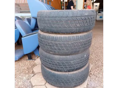 LOTE 679 - 04 PNEUS USADOS NAS MEDIDAS: 265/65/17. (NO ESTADO) ATENÇÃO! FAZER A VISITAÇÃO ANTES DE ARREMATAR, NÃO SABEMOS SE FUNCIONA. LEILÃO NÃO TEM GARANTIA E NEM DEVOLUÇÃO, SUJEITO A POSSÍVEIS AVARIAS VISÍVEIS/OCULTAS E/OU AUSÊNCIA DE COMPONENTES.