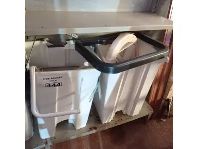 LOTE 444 - 03 LIXEIRAS MARCAS E MODELOS DIVERSOS COM AVARIAS. (NO ESTADO) ATENÇÃO! FAZER A VISITAÇÃO ANTES DE ARREMATAR, NÃO SABEMOS SE FUNCIONA. LEILÃO NÃO TEM GARANTIA E NEM DEVOLUÇÃO, SUJEITO A POSSÍVEIS AVARIAS VISÍVEIS/OCULTAS E/OU AUSÊNCIA DE COMPONENTES).