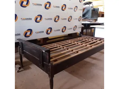 LOTE 672 - 01 CAMA DE SOLTEIRO EM IMBUIA DO POLO MADEIREIRO DO RIO GRANDE DO SUL.  (NO ESTADO) ATENÇÃO! FAZER A VISITAÇÃO ANTES DE ARREMATAR, NÃO SABEMOS SE FUNCIONA. LEILÃO NÃO TEM GARANTIA E NEM DEVOLUÇÃO, SUJEITO A POSSÍVEIS AVARIAS VISÍVEIS/OCULTAS E/OU AUSÊNCIA DE COMPONENTES.
