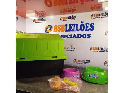 LOTE 471 - 01 CASINHA PARA PET, 02 COMEDOUROS E 01 KIT DE BRINQUEDOS. (NOVO) (NO ESTADO) ATENÇÃO! FAZER A VISITAÇÃO ANTES DE ARREMATAR, NÃO SABEMOS SE FUNCIONA. LEILÃO NÃO TEM GARANTIA E NEM DEVOLUÇÃO, SUJEITO A POSSÍVEIS AVARIAS VISÍVEIS/OCULTAS E/OU AUSÊNCIA DE COMPONENTES.