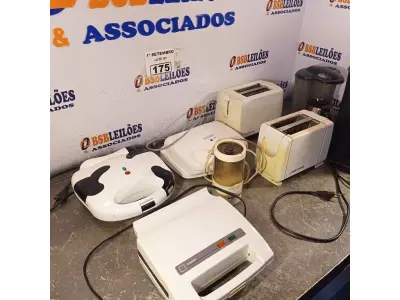 LOTE 175 - 03 SANDUICHEIRAS, 02 TORRADEIRAS, 01 MINI PROCESSADOR E 02 CAFETEIRAS INCOMPLETAS. (NO ESTADO) ATENÇÃO! FAZER A VISITAÇÃO ANTES DE ARREMATAR, NÃO SABEMOS SE FUNCIONA. LEILÃO NÃO TEM GARANTIA E NEM DEVOLUÇÃO, SUJEITO A POSSÍVEIS AVARIAS VISÍVEIS/OCULTAS E/OU AUSÊNCIA DE COMPONENTES.