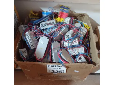 LOTE 225 - 01 LOTE COM GRANDE QUANTIDADE DE REATORES PARA LÂMPADAS FLUORESCENTE MARCAS E MODELOS DIVERSOS. (NO ESTADO) ATENÇÃO! FAZER A VISITAÇÃO ANTES DE ARREMATAR, NÃO SABEMOS SE FUNCIONA. LEILÃO NÃO TEM GARANTIA E NEM DEVOLUÇÃO, SUJEITO A POSSÍVEIS AVARIAS VISÍVEIS/OCULTAS E/OU AUSÊNCIA DE COMPONENTES.