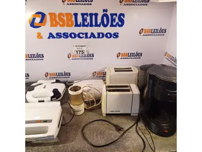 LOTE 175 - 03 SANDUICHEIRAS, 02 TORRADEIRAS, 01 MINI PROCESSADOR E 02 CAFETEIRAS INCOMPLETAS. (NO ESTADO) ATENÇÃO! FAZER A VISITAÇÃO ANTES DE ARREMATAR, NÃO SABEMOS SE FUNCIONA. LEILÃO NÃO TEM GARANTIA E NEM DEVOLUÇÃO, SUJEITO A POSSÍVEIS AVARIAS VISÍVEIS/OCULTAS E/OU AUSÊNCIA DE COMPONENTES.