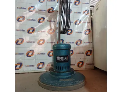 LOTE 170 - 01 ENCERADEIRA INDUSTRIAL STARLUX. (NO ESTADO) ATENÇÃO! FAZER A VISITAÇÃO ANTES DE ARREMATAR, NÃO SABEMOS SE FUNCIONA. LEILÃO NÃO TEM GARANTIA E NEM DEVOLUÇÃO, SUJEITO A POSSÍVEIS AVARIAS VISÍVEIS/OCULTAS E/OU AUSÊNCIA DE COMPONENTES.