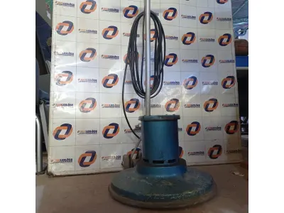 LOTE 532 - 01 ENCERADEIRA INDUSTRIAL. (NO ESTADO) ATENÇÃO! FAZER A VISITAÇÃO ANTES DE ARREMATAR, NÃO SABEMOS SE FUNCIONA. LEILÃO NÃO TEM GARANTIA E NEM DEVOLUÇÃO, SUJEITO A POSSÍVEIS AVARIAS VISÍVEIS/OCULTAS E/OU AUSÊNCIA DE COMPONENTES.