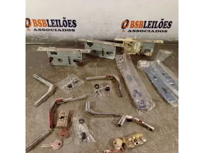 LOTE 319 - 01 LOTE COM VÁRIAS FECHADURAS MARCAS E MODELOS DIVERSOS. (NO ESTADO) ATENÇÃO! FAZER A VISITAÇÃO ANTES DE ARREMATAR, NÃO SABEMOS SE FUNCIONA. LEILÃO NÃO TEM GARANTIA E NEM DEVOLUÇÃO, SUJEITO A POSSÍVEIS AVARIAS VISÍVEIS/OCULTAS E/OU AUSÊNCIA DE COMPONENTES.