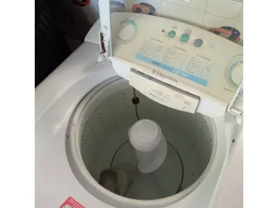 LOTE 336 - 01 LAVADORA DE ROUPAS MARCA ELECTROLUX CAPACIDADE 12KG 127V. (NO ESTADO) ATENÇÃO! FAZER A VISITAÇÃO ANTES DE ARREMATAR, NÃO SABEMOS SE FUNCIONA. LEILÃO NÃO TEM GARANTIA E NEM DEVOLUÇÃO, SUJEITO A POSSÍVEIS AVARIAS VISÍVEIS/OCULTAS E/OU AUSÊNCIA DE COMPONENTES.