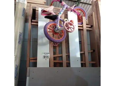 LOTE 511 - 01 CAMA DE SOLTEIRO E 01 BICICLETA INFANTIL COM AVARIAS. (NO ESTADO) ATENÇÃO! FAZER A VISITAÇÃO ANTES DE ARREMATAR, NÃO SABEMOS SE FUNCIONA. LEILÃO NÃO TEM GARANTIA E NEM DEVOLUÇÃO, SUJEITO A POSSÍVEIS AVARIAS VISÍVEIS/OCULTAS E/OU AUSÊNCIA DE COMPONENTES.