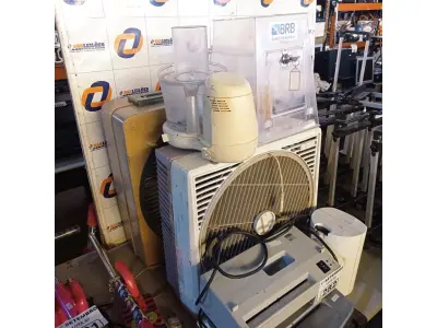 LOTE 282 - 02 VENTILADORES, 02 FRAGMENTADORAS DE PAPEL, 01 CAIXA DE SOM E UTENSÍLIOS DIVERSOS. (NO ESTADO) ATENÇÃO! FAZER A VISITAÇÃO ANTES DE ARREMATAR, NÃO SABEMOS SE FUNCIONA. LEILÃO NÃO TEM GARANTIA E NEM DEVOLUÇÃO, SUJEITO A POSSÍVEIS AVARIAS VISÍVEIS/OCULTAS E/OU AUSÊNCIA DE COMPONENTES.