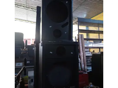 LOTE 470 - 04 CAIXAS DE SOM INCOMPLETAS. (NO ESTADO) ATENÇÃO! FAZER A VISITAÇÃO ANTES DE ARREMATAR, NÃO SABEMOS SE FUNCIONA. LEILÃO NÃO TEM GARANTIA E NEM DEVOLUÇÃO, SUJEITO A POSSÍVEIS AVARIAS VISÍVEIS/OCULTAS E/OU AUSÊNCIA DE COMPONENTES.