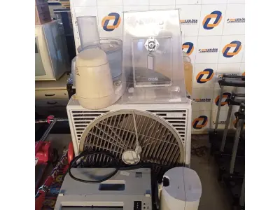 LOTE 282 - 02 VENTILADORES, 02 FRAGMENTADORAS DE PAPEL, 01 CAIXA DE SOM E UTENSÍLIOS DIVERSOS. (NO ESTADO) ATENÇÃO! FAZER A VISITAÇÃO ANTES DE ARREMATAR, NÃO SABEMOS SE FUNCIONA. LEILÃO NÃO TEM GARANTIA E NEM DEVOLUÇÃO, SUJEITO A POSSÍVEIS AVARIAS VISÍVEIS/OCULTAS E/OU AUSÊNCIA DE COMPONENTES.