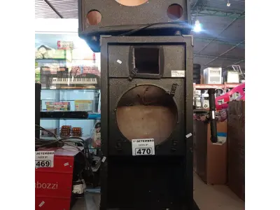 LOTE 470 - 04 CAIXAS DE SOM INCOMPLETAS. (NO ESTADO) ATENÇÃO! FAZER A VISITAÇÃO ANTES DE ARREMATAR, NÃO SABEMOS SE FUNCIONA. LEILÃO NÃO TEM GARANTIA E NEM DEVOLUÇÃO, SUJEITO A POSSÍVEIS AVARIAS VISÍVEIS/OCULTAS E/OU AUSÊNCIA DE COMPONENTES.