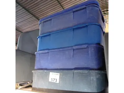 LOTE 573 - 04 CAIXAS MARMIBOX SENDO SÓ 01 COM TAMPA. (NO ESTADO) ATENÇÃO! FAZER A VISITAÇÃO ANTES DE ARREMATAR, NÃO SABEMOS SE FUNCIONA. LEILÃO NÃO TEM GARANTIA E NEM DEVOLUÇÃO, SUJEITO A POSSÍVEIS AVARIAS VISÍVEIS/OCULTAS E/OU AUSÊNCIA DE COMPONENTES.