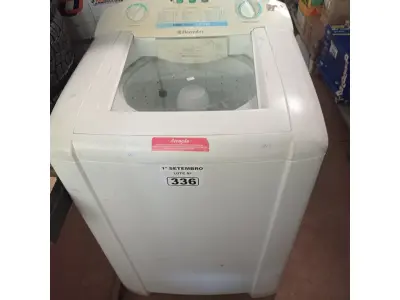 LOTE 336 - 01 LAVADORA DE ROUPAS MARCA ELECTROLUX CAPACIDADE 12KG 127V. (NO ESTADO) ATENÇÃO! FAZER A VISITAÇÃO ANTES DE ARREMATAR, NÃO SABEMOS SE FUNCIONA. LEILÃO NÃO TEM GARANTIA E NEM DEVOLUÇÃO, SUJEITO A POSSÍVEIS AVARIAS VISÍVEIS/OCULTAS E/OU AUSÊNCIA DE COMPONENTES.