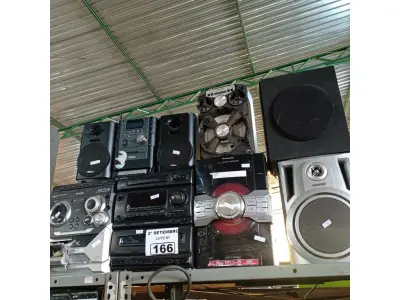LOTE 166 - 04 APARELHOS DE SOM MARCAS E MODELOS DIVERSOS. (NO ESTADO) ATENÇÃO! FAZER A VISITAÇÃO ANTES DE ARREMATAR, NÃO SABEMOS SE FUNCIONA. LEILÃO NÃO TEM GARANTIA E NEM DEVOLUÇÃO, SUJEITO A POSSÍVEIS AVARIAS VISÍVEIS/OCULTAS E/OU AUSÊNCIA DE COMPONENTES.