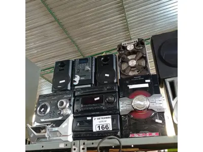 LOTE 166 - 04 APARELHOS DE SOM MARCAS E MODELOS DIVERSOS. (NO ESTADO) ATENÇÃO! FAZER A VISITAÇÃO ANTES DE ARREMATAR, NÃO SABEMOS SE FUNCIONA. LEILÃO NÃO TEM GARANTIA E NEM DEVOLUÇÃO, SUJEITO A POSSÍVEIS AVARIAS VISÍVEIS/OCULTAS E/OU AUSÊNCIA DE COMPONENTES.