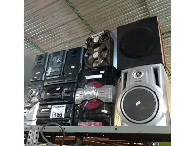 LOTE 166 - 04 APARELHOS DE SOM MARCAS E MODELOS DIVERSOS. (NO ESTADO) ATENÇÃO! FAZER A VISITAÇÃO ANTES DE ARREMATAR, NÃO SABEMOS SE FUNCIONA. LEILÃO NÃO TEM GARANTIA E NEM DEVOLUÇÃO, SUJEITO A POSSÍVEIS AVARIAS VISÍVEIS/OCULTAS E/OU AUSÊNCIA DE COMPONENTES.