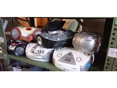 LOTE 151 - 09 APARELHOS DE SOM MARCAS E MODELOS DIVERSOS. (NO ESTADO) ATENÇÃO! FAZER A VISITAÇÃO ANTES DE ARREMATAR, NÃO SABEMOS SE FUNCIONA. LEILÃO NÃO TEM GARANTIA E NEM DEVOLUÇÃO, SUJEITO A POSSÍVEIS AVARIAS VISÍVEIS/OCULTAS E/OU AUSÊNCIA DE COMPONENTES.