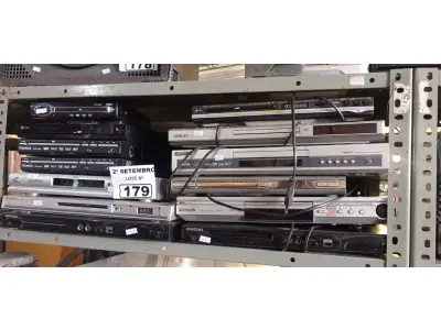 LOTE 179 - 13 APARELHOS DE DVD MARCAS E MODELOS DIVERSOS. (NO ESTADO) ATENÇÃO! FAZER A VISITAÇÃO ANTES DE ARREMATAR, NÃO SABEMOS SE FUNCIONA. LEILÃO NÃO TEM GARANTIA E NEM DEVOLUÇÃO, SUJEITO A POSSÍVEIS AVARIAS VISÍVEIS/OCULTAS E/OU AUSÊNCIA DE COMPONENTES.