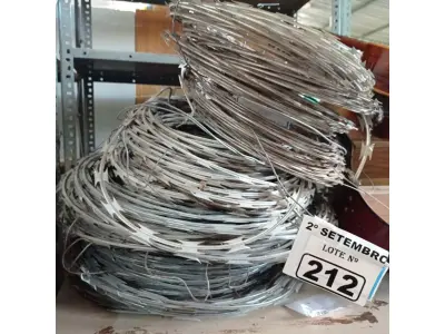 LOTE 212 - 01 LOTE COM APROXIMADAMENTE 43M DE CONCERTINA. (NO ESTADO) ATENÇÃO! FAZER A VISITAÇÃO ANTES DE ARREMATAR, NÃO SABEMOS SE FUNCIONA. LEILÃO NÃO TEM GARANTIA E NEM DEVOLUÇÃO, SUJEITO A POSSÍVEIS AVARIAS VISÍVEIS/OCULTAS E/OU AUSÊNCIA DE COMPONENTES.