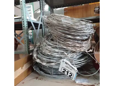 LOTE 212 - 01 LOTE COM APROXIMADAMENTE 43M DE CONCERTINA. (NO ESTADO) ATENÇÃO! FAZER A VISITAÇÃO ANTES DE ARREMATAR, NÃO SABEMOS SE FUNCIONA. LEILÃO NÃO TEM GARANTIA E NEM DEVOLUÇÃO, SUJEITO A POSSÍVEIS AVARIAS VISÍVEIS/OCULTAS E/OU AUSÊNCIA DE COMPONENTES.