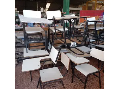 LOTE 630 - 12 CADEIRAS ESCOLAR. (NO ESTADO) ATENÇÃO! FAZER A VISITAÇÃO ANTES DE ARREMATAR, NÃO SABEMOS SE FUNCIONA. LEILÃO NÃO TEM GARANTIA E NEM DEVOLUÇÃO, SUJEITO A POSSÍVEIS AVARIAS VISÍVEIS/OCULTAS E/OU AUSÊNCIA DE COMPONENTES.