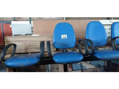LOTE 578 - 01 LONGARINA DE 03 LUGARES. (NO ESTADO) ATENÇÃO! FAZER A VISITAÇÃO ANTES DE ARREMATAR, NÃO SABEMOS SE FUNCIONA. LEILÃO NÃO TEM GARANTIA E NEM DEVOLUÇÃO, SUJEITO A POSSÍVEIS AVARIAS VISÍVEIS/OCULTAS E/OU AUSÊNCIA DE COMPONENTES.