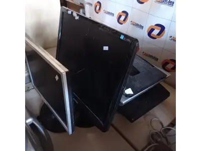 LOTE 327 - 07 MONITORES MARCAS E MODELOS DIVERSOS. (NO ESTADO) ATENÇÃO! FAZER A VISITAÇÃO ANTES DE ARREMATAR, NÃO SABEMOS SE FUNCIONA. LEILÃO NÃO TEM GARANTIA E NEM DEVOLUÇÃO, SUJEITO A POSSÍVEIS AVARIAS VISÍVEIS/OCULTAS E/OU AUSÊNCIA DE COMPONENTES.