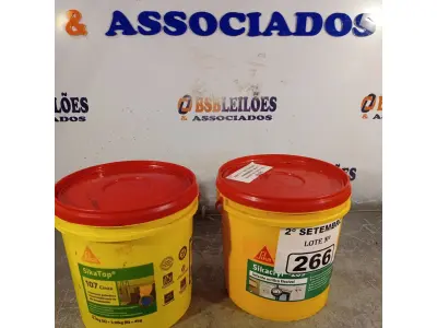 LOTE 266 - 02 BALDES DE SIKACRYL-203, SELANTE ACRÍLICO FLEXÍVEL 5KG. (NO ESTADO) ATENÇÃO! FAZER A VISITAÇÃO ANTES DE ARREMATAR, NÃO SABEMOS SE FUNCIONA. LEILÃO NÃO TEM GARANTIA E NEM DEVOLUÇÃO, SUJEITO A POSSÍVEIS AVARIAS VISÍVEIS/OCULTAS E/OU AUSÊNCIA DE COMPONENTES.