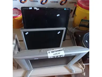 LOTE 327 - 07 MONITORES MARCAS E MODELOS DIVERSOS. (NO ESTADO) ATENÇÃO! FAZER A VISITAÇÃO ANTES DE ARREMATAR, NÃO SABEMOS SE FUNCIONA. LEILÃO NÃO TEM GARANTIA E NEM DEVOLUÇÃO, SUJEITO A POSSÍVEIS AVARIAS VISÍVEIS/OCULTAS E/OU AUSÊNCIA DE COMPONENTES.
