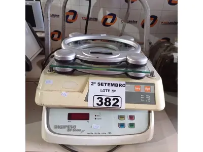 LOTE 382 - 02 BALANÇAS DIGITAIS E 02 BALANÇAS DE USO DOMÉSTICO MARCAS E MODELOS DIVERSOS. (NO ESTADO) ATENÇÃO! FAZER A VISITAÇÃO ANTES DE ARREMATAR, NÃO SABEMOS SE FUNCIONA. LEILÃO NÃO TEM GARANTIA E NEM DEVOLUÇÃO, SUJEITO A POSSÍVEIS AVARIAS VISÍVEIS/OCULTAS E/OU AUSÊNCIA DE COMPONENTES.