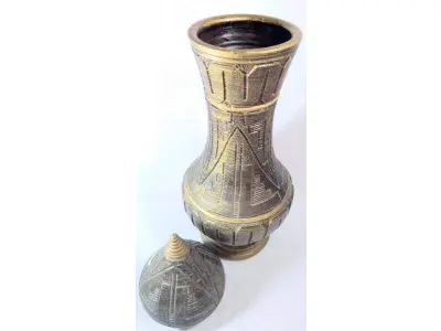 LOTE 029 - POTICHE AFRICANO EM CERÂMICA PATINADA, REALÇADO A OURO, MED 77 CM.(NO ESTADO)