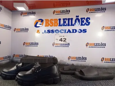 LOTE 142 - 02 – PARES DE CALÇADOS FEMININO Nº 38 (NO ESTADO, NÃO SABEMOS SE FUNCIONA. LEILÃO NÃO TEM GARANTIA E NEM DEVOLUÇÃO, SUJEITO A POSSÍVEIS AVARIAS VISÍVEIS/OCULTAS E/OU AUSÊNCIA DE COMPONENTES)