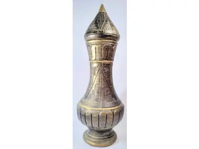LOTE 029 - POTICHE AFRICANO EM CERÂMICA PATINADA, REALÇADO A OURO, MED 77 CM.(NO ESTADO)
