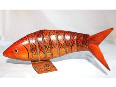 LOTE 028 - RARA E DIFERENTE ESCULTURA EM MADEIRA, A PEÇA SE MOVIMENTA, 30 CM.(NO ESTADO)