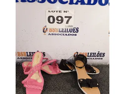 LOTE 097 - 02 – PARES DE CALÇADOS FEMININO Nº 36 (NO ESTADO, NÃO SABEMOS SE FUNCIONA. LEILÃO NÃO TEM GARANTIA E NEM DEVOLUÇÃO, SUJEITO A POSSÍVEIS AVARIAS VISÍVEIS/OCULTAS E/OU AUSÊNCIA DE COMPONENTES)