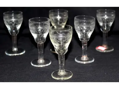 LOTE 012 - CONJUNTO COM 6 TAÇAS PARA LICOR , EM DEMI CRISTAL SAINT LOUIS, (NO ESTADO)