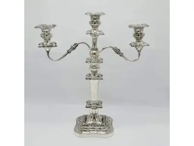 LOTE 141 - CANDELABROS, INGLESES, EM COBRE BANHO DE PRATA,  PODEM SER USADOS COMO CASTIÇAL, PARTES REMOVÍVEIS (46CM X 41CM). (NO ESTADO)