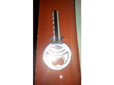 LOTE 130 - CHAVE GRANDE DE ENFEITE MEDE 18 CM DE COMPRIMENTO (NO ESTADO)