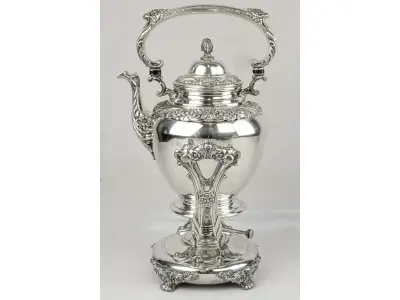 LOTE 157 - RARO SAMOVAR EM PRATA 90 IMPORTADO USA - EM METAL ESPESSURADO A PRATA,37 CM X 18 CM PRODUTO GUARDADO A ANOS PRECISA PASSA KAOL PARA DAR BILHO (NO ESTADO)